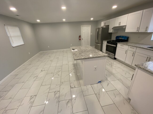 Building Photo - 58 Elderberry Ln