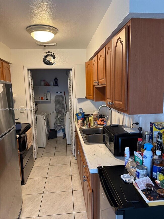 Foto del edificio - 826 SW 12th Ct