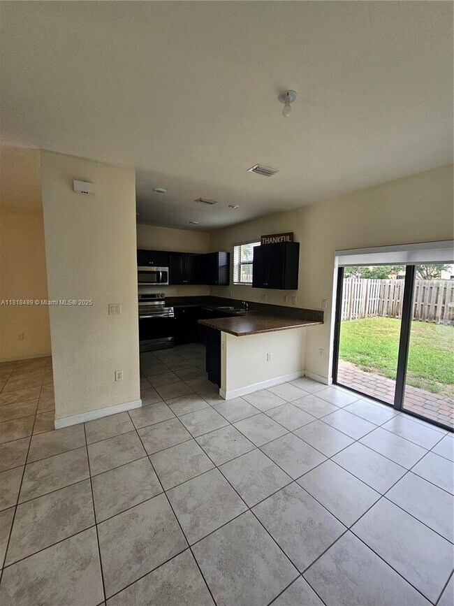 Foto del edificio - 3741 SE 1st St