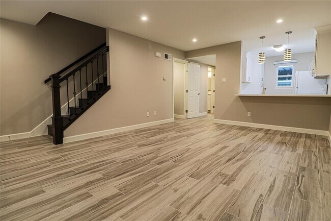 Building Photo - 2744 Briarhurst Dr