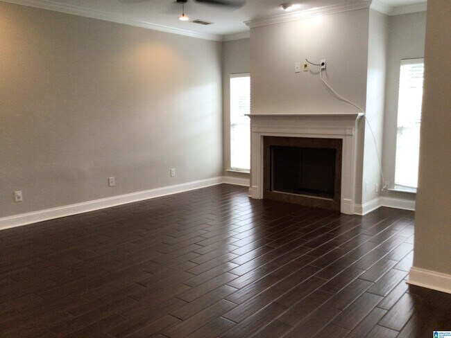 Building Photo - 342 Creekside Ln