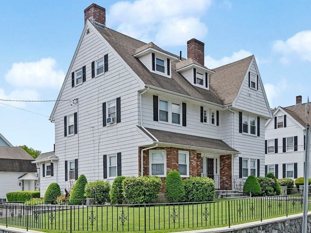Primary Photo - 227 Ash St