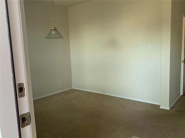 Building Photo - 14304 Sarah Ann Dr
