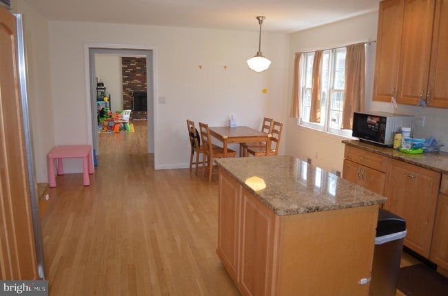 Building Photo - 25 Stonelea Dr