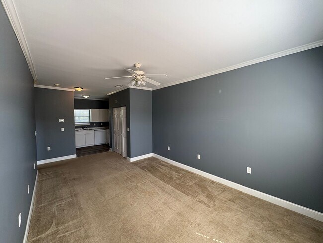 Building Photo - 1 bed, 1 bath for rent!