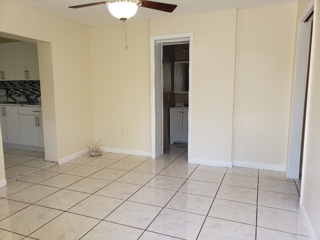 Sala de estar - 11272 SW 25th Ter