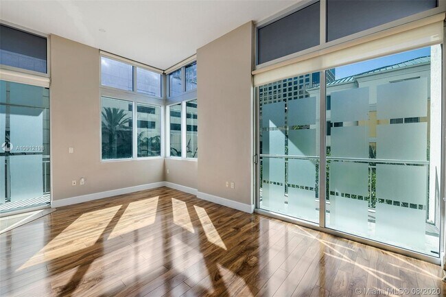 Foto del edificio - 9055 SW 73rd Ct