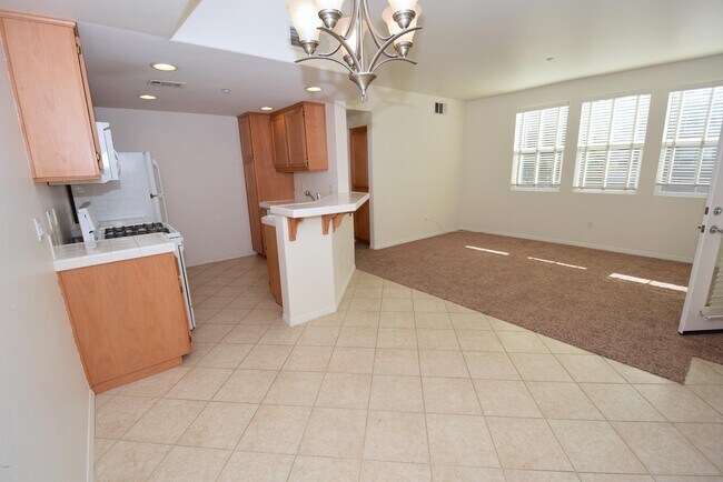 Building Photo - 259 Riverdale Ct