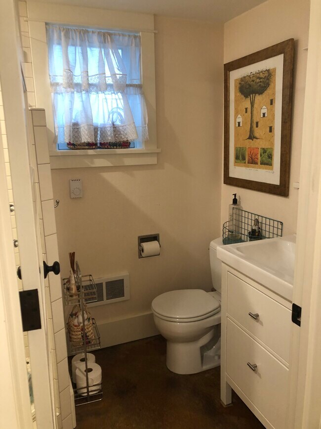 Bath - 1326 SE 48th Ave