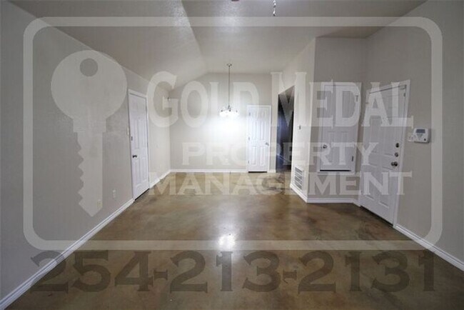 Building Photo - 4003 Cambridge Dr