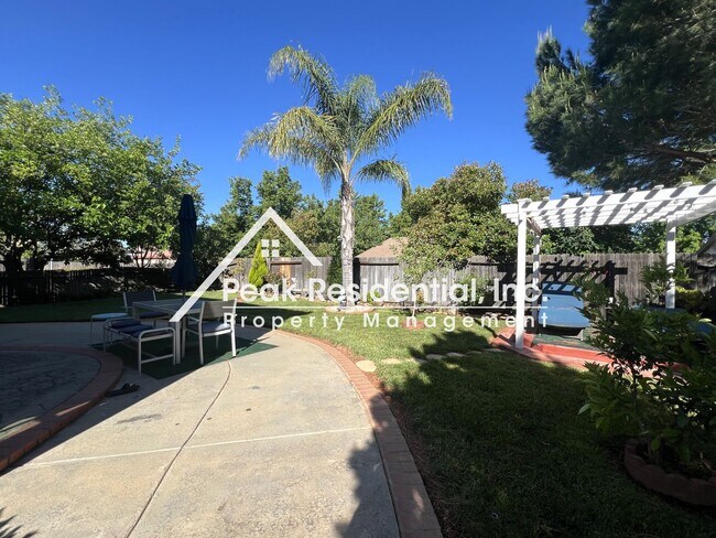 Foto del edificio - Very Nice 3bd/2.5ba Mather House with 2 Ca...