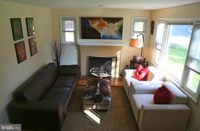 Foto del edificio - 6011 Ryland Dr