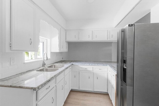 Photo - 16016 Green Manor Dr Apartment