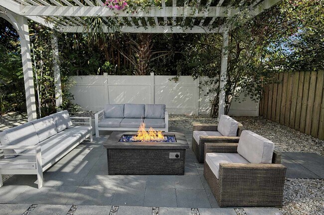 Building Photo - 234 Gregory Rd