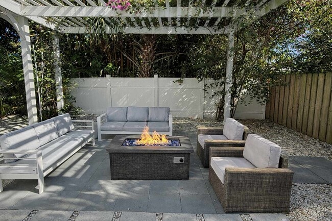 Foto del edificio - 234 Gregory Rd