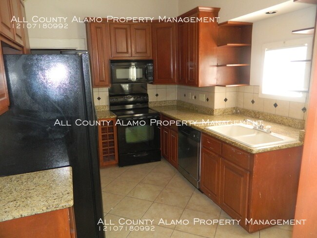 Building Photo - Downstairs unit inside historic quadplex