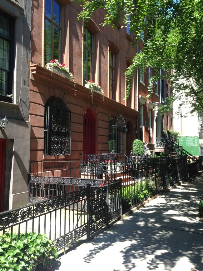 Building Photo - 307 E 76th St