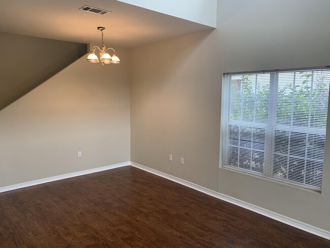 Building Photo - 1545 Bentley Cir