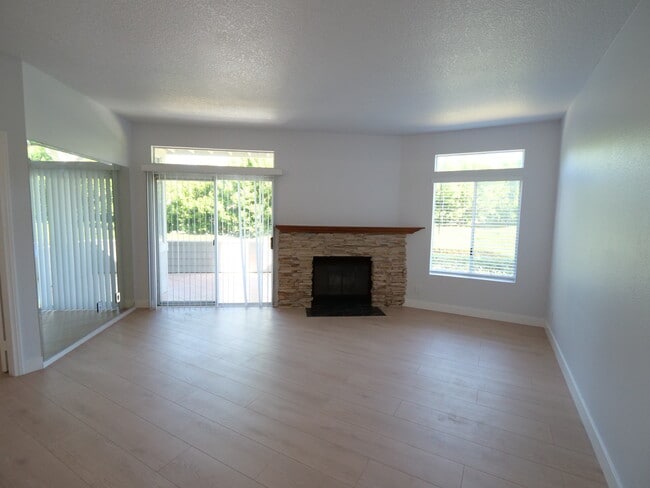 Foto del edificio - 43 Dover Pl