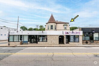 Building Photo - 585 Main St