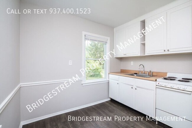 Foto del edificio - Updated 3 bedroom, 1 bath duplex in Fairborn