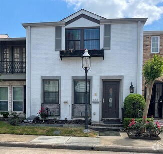 Building Photo - 655 N Post Oak Ln