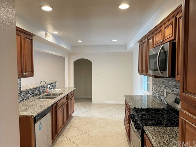 Building Photo - 2437 Fordham Dr