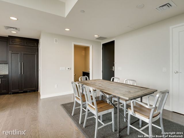 Building Photo - 1 br, 1 bath Condo - 4242 Broadway Apt 902