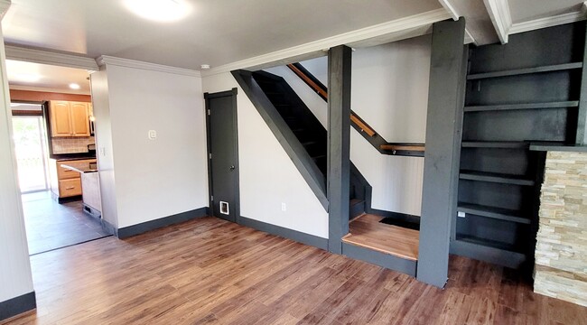 Building Photo - 1409 3rd Ave