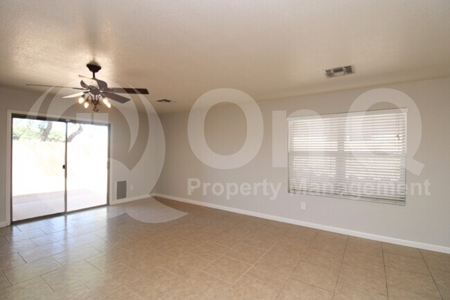 Foto del edificio - 11260 E Quarry Ave