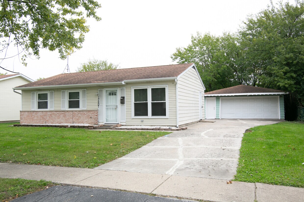17207 Springtide Ln, Hazel Crest, IL 60429 House for Rent in Hazel