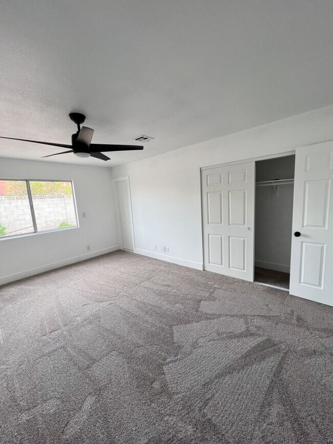 Building Photo - Stunning Single Story in Henderson