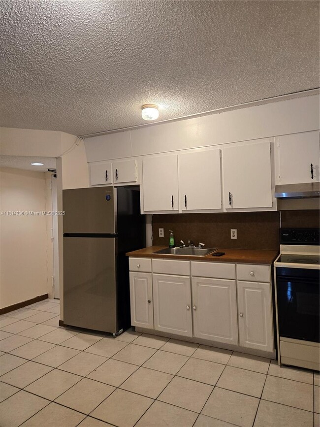 Building Photo - 130 S Shore Dr
