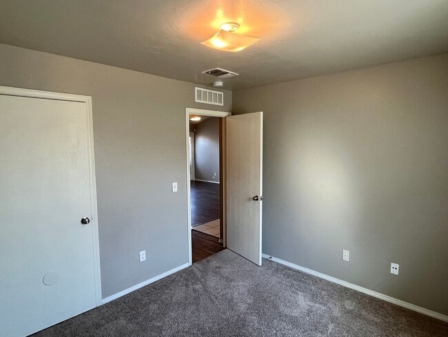 Building Photo - Cute 3 Bed, 2 Bath In Deer Creek Schools