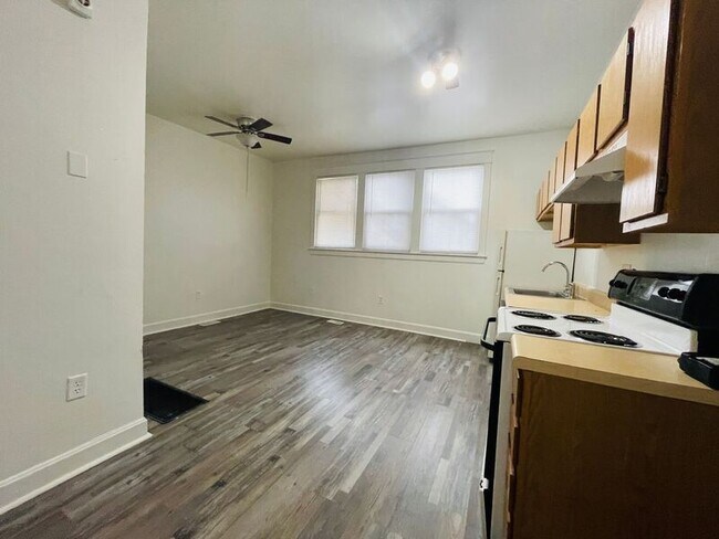 Foto del edificio - 517 W Maple Ave