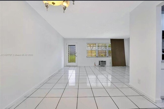 Building Photo - 100 SW 132nd Way