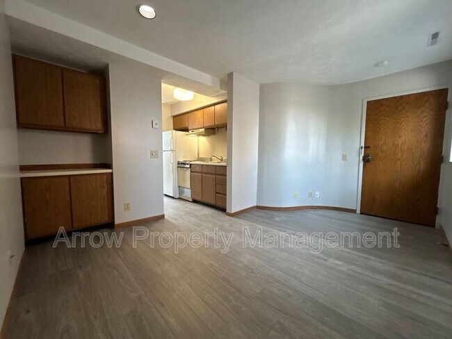 Foto del edificio - 208 E 5th St