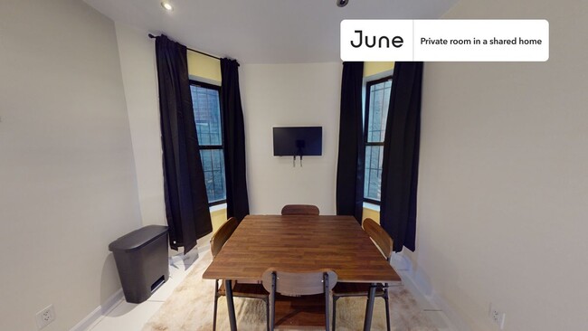 Foto del edificio - Private bedroom in 3 bed/1 bath Home