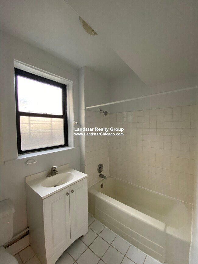 Foto del edificio - 4617 N Albany Ave