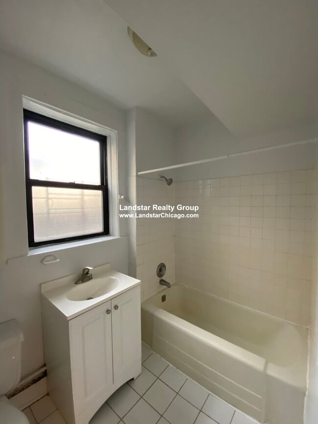 Building Photo - 4617 N Albany Ave