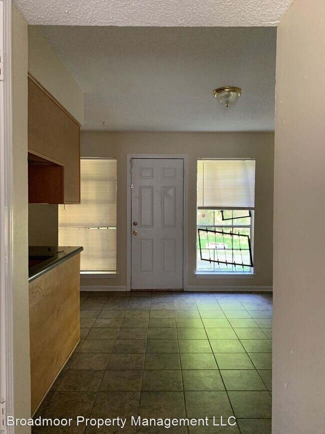 Building Photo - 2 br, 1.5 bath House - 5525 Apple Blossom Dr.