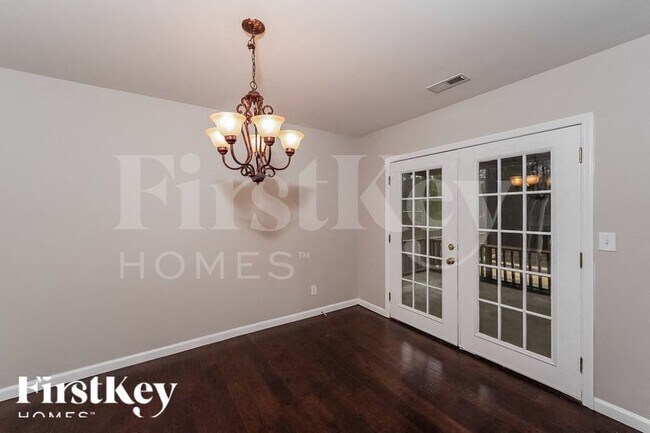 Foto del edificio - 400 Crooked Creek Ln