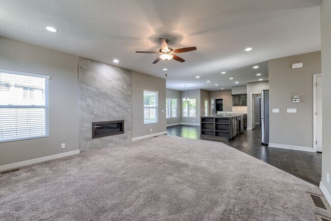 Foto del edificio - Stylish Living & Modern Comfort in Mission...