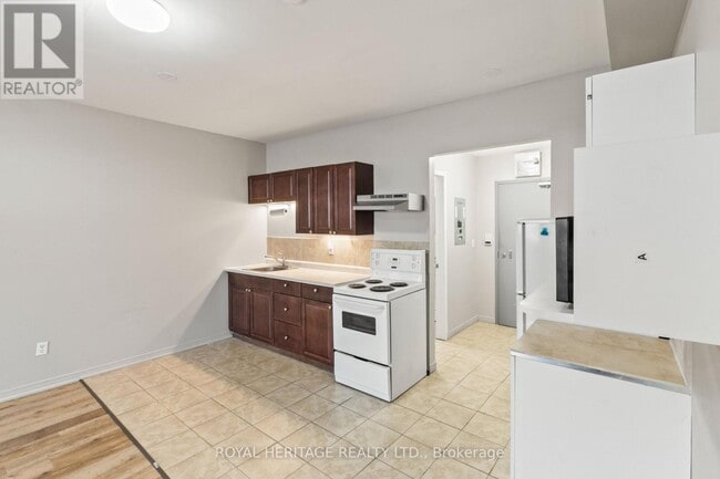 Building Photo - 264 Division St