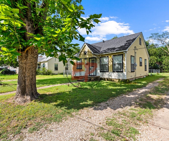 Building Photo - 1212 Lewis St