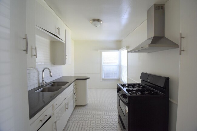 Foto del edificio - 4751 Kraft Ave