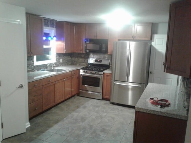 Granite, Stainless, Stone, disposal, LED lighting - 82 Union St