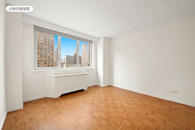 Foto del edificio - 45 W 67th St