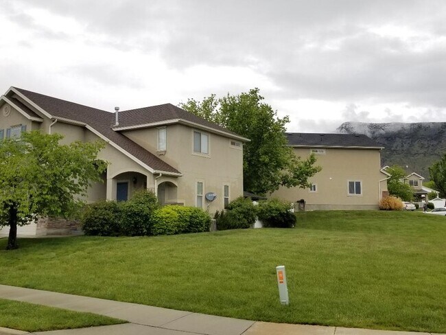 Building Photo - 729 Apple Grove Ln