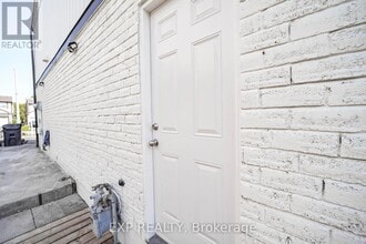Building Photo - 25 Nabob Crescent